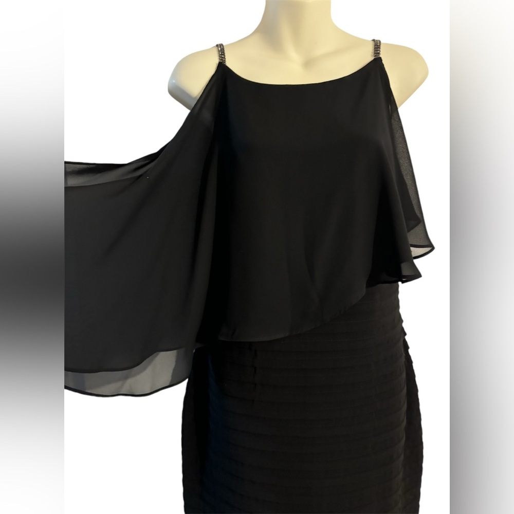Adrienne Papell formal dress. EUC size 10